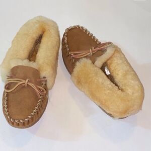 L.L. Bean Genuine Shearling Lam Premium Sude Upper Women's Tan Moccasin Slippers